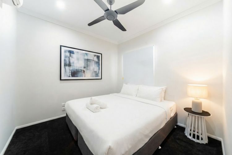 Bedroom 6 image 1