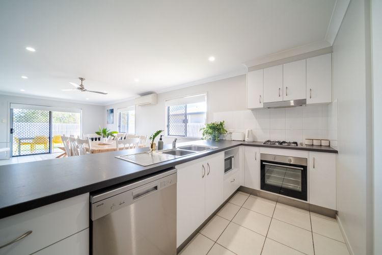 Modern 4BR Retreat 7C Space Comfort for All Vacation Home in Burdell