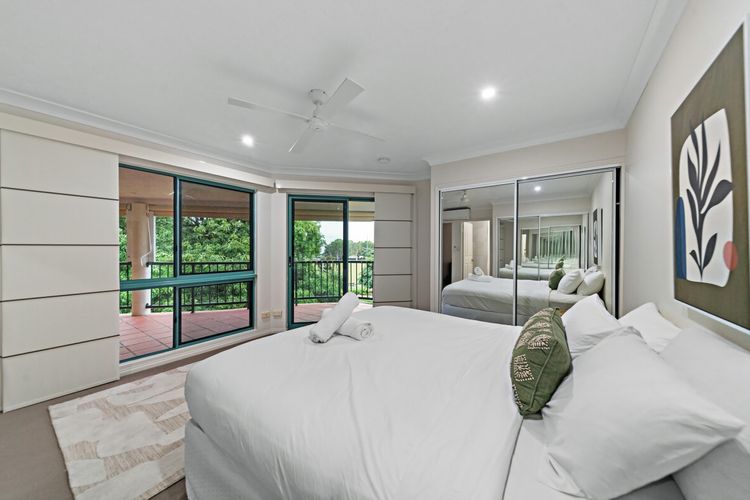 Bedroom 1 image 2