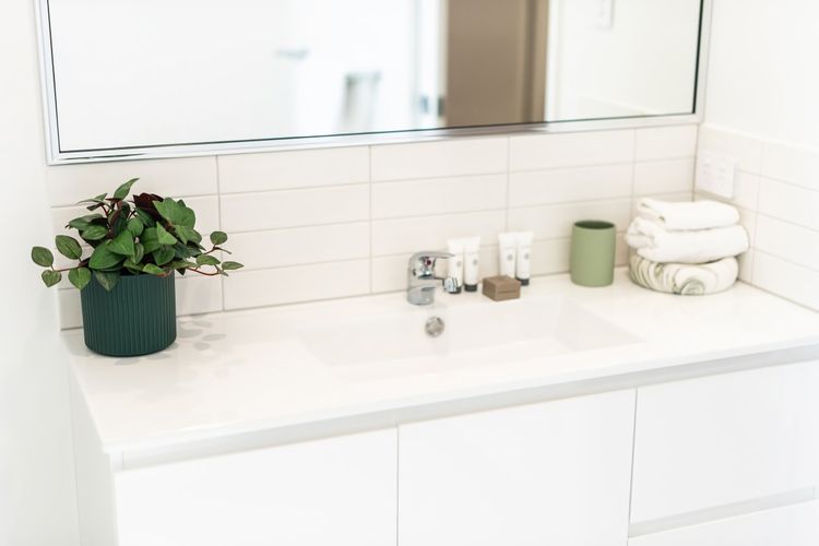 Full bathroom 1 image 2