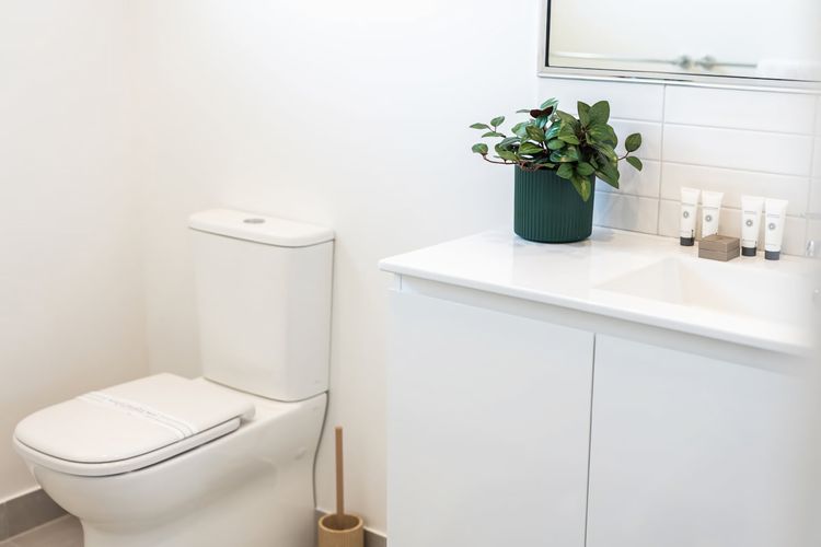 Full bathroom 1 image 3