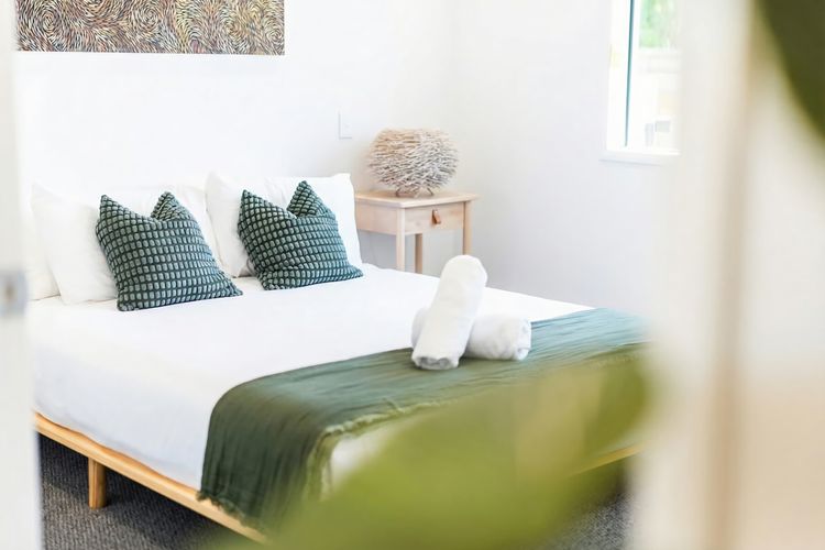 Bedroom 1 image 3