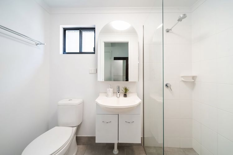 Full bathroom 2 image 1