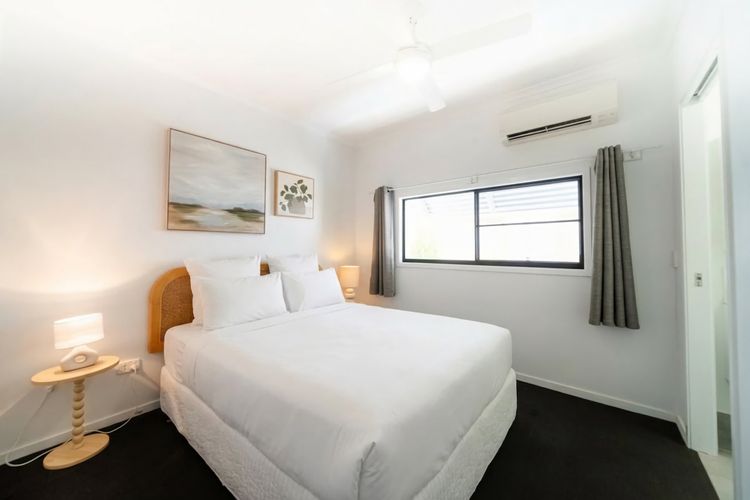 Bedroom 2 image 1