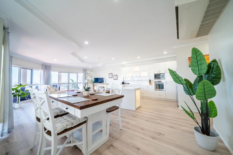 Dining area image 1