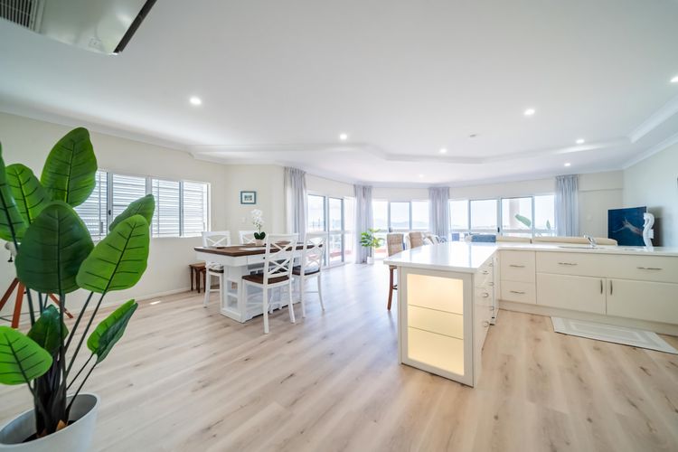 Dining area image 3