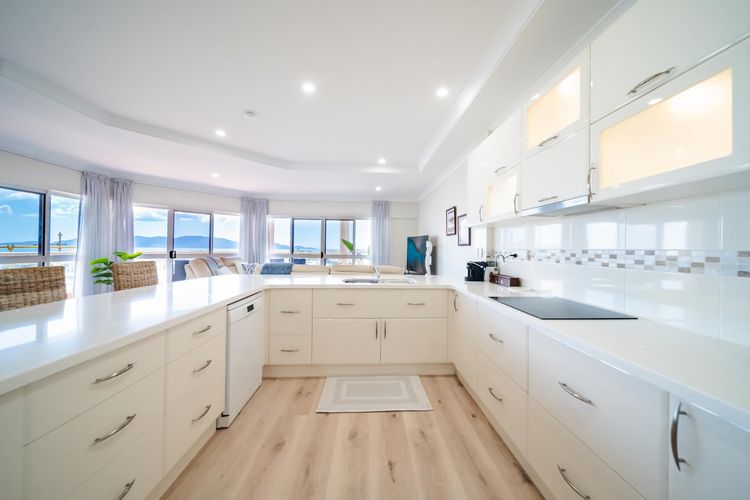 Full kitchen image 2