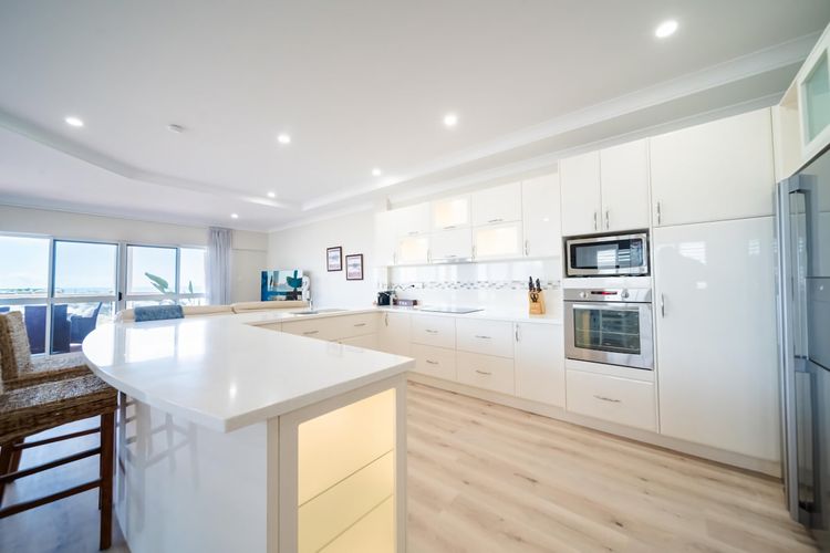 Full kitchen image 1
