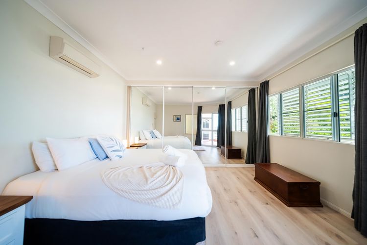Bedroom 1 image 2