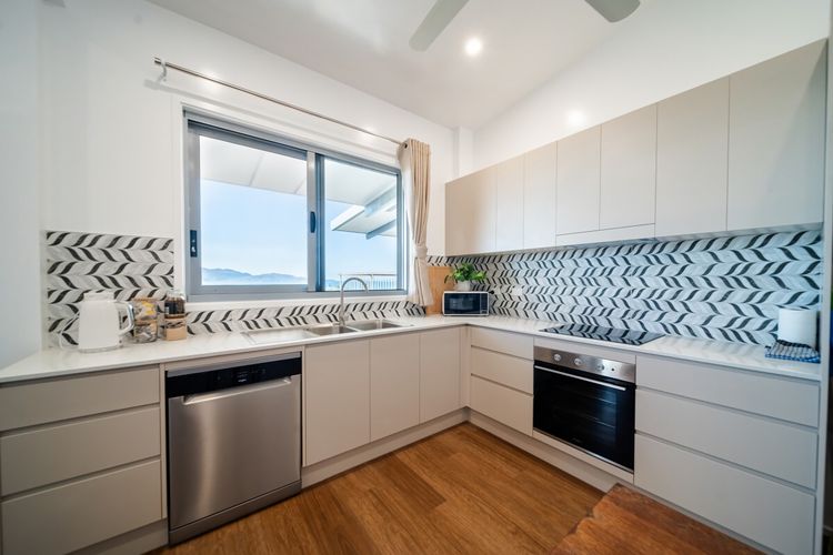 Full kitchen image 1