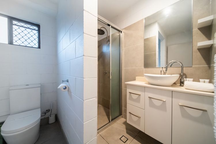 Full bathroom 2 image 1