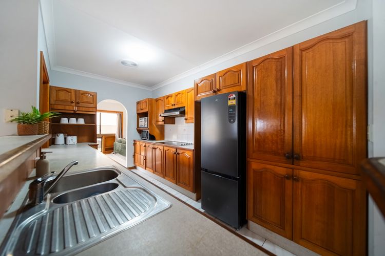 Full kitchen image 1