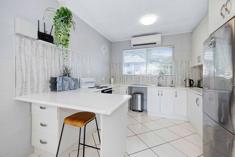 Strand Apartment, Ocean Views & Central Location