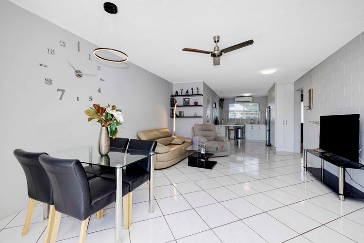 Strand Apartment, Ocean Views & Central Location