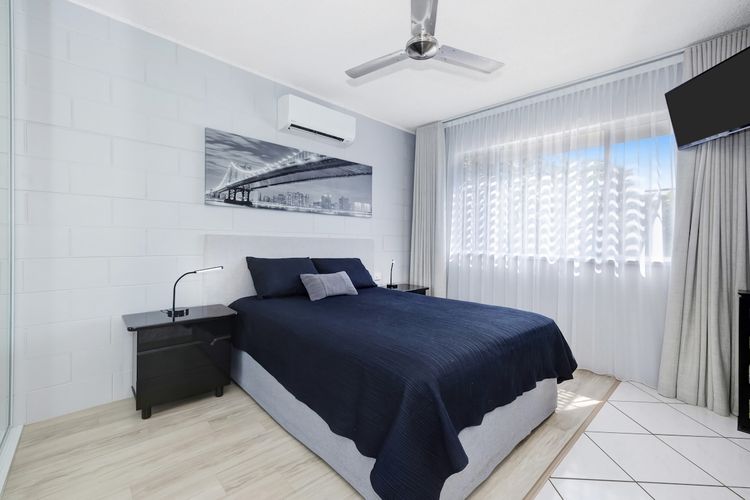 Bedroom 1 image 1