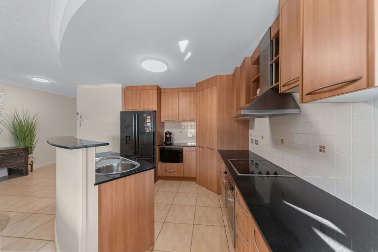 Full kitchen image 1