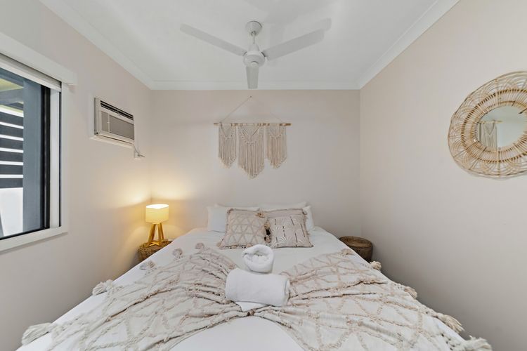 Bedroom 2 image 1
