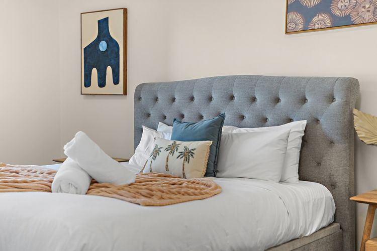 Bedroom 1 image 2