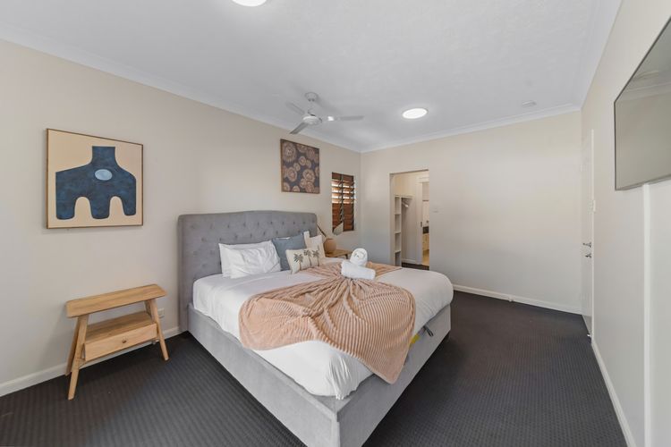 Bedroom 1 image 1