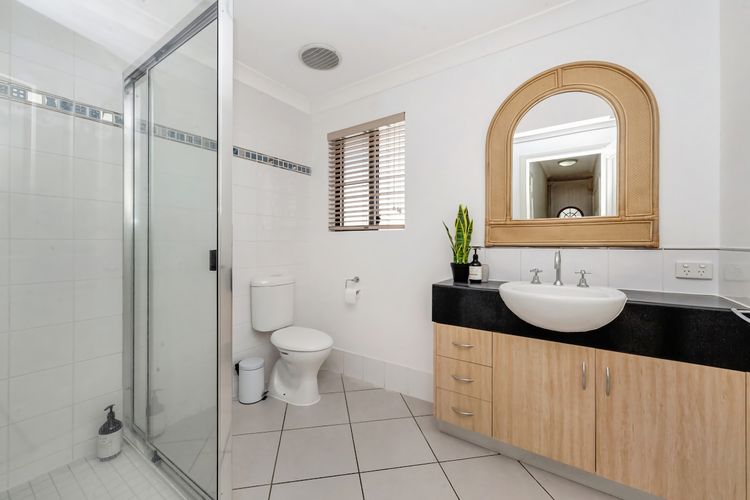 Full bathroom 2 image 1