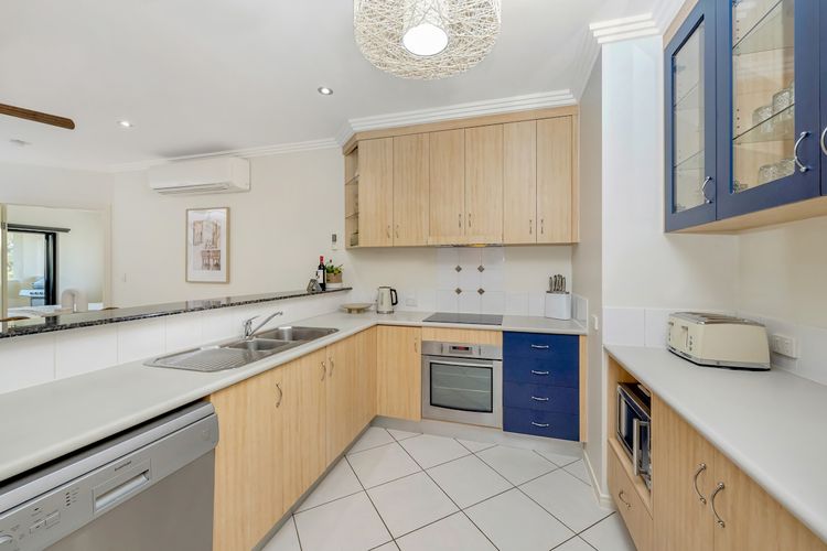 Full kitchen image 1