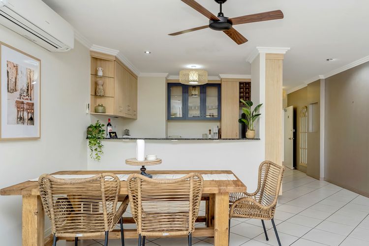 Dining area image 3