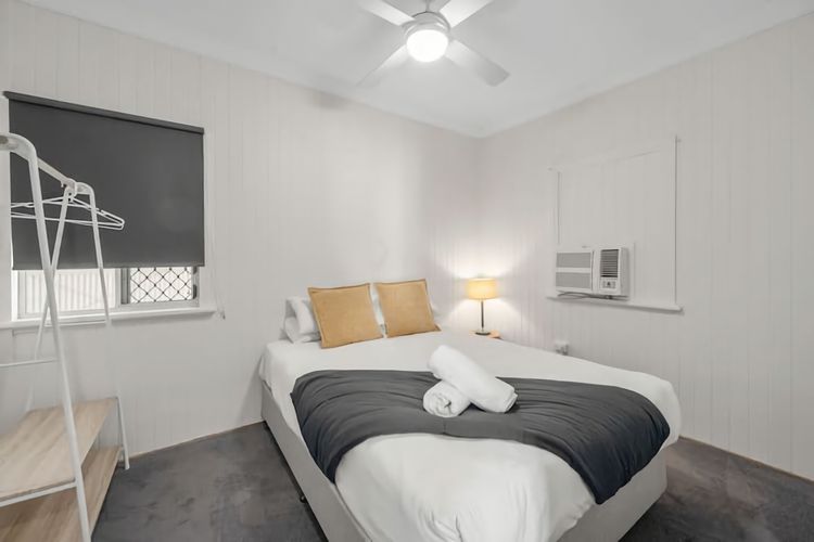 Bedroom 2 image 1