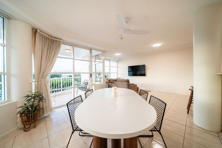 Dining area image 1