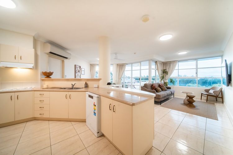 Full kitchen image 2