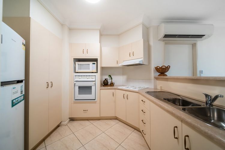 Full kitchen image 3