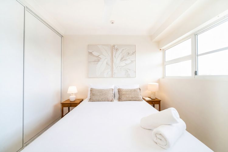 Bedroom 1 image 3