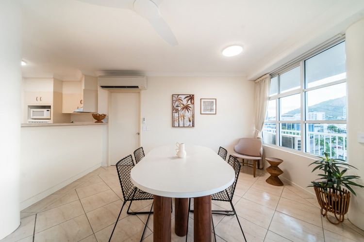 Dining area image 2