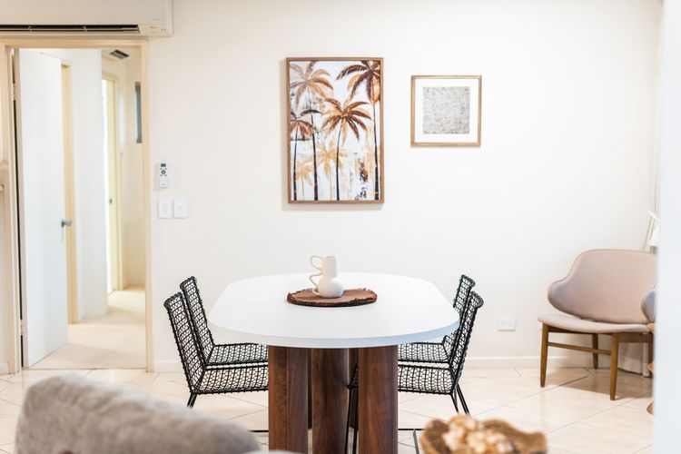 Dining area image 4