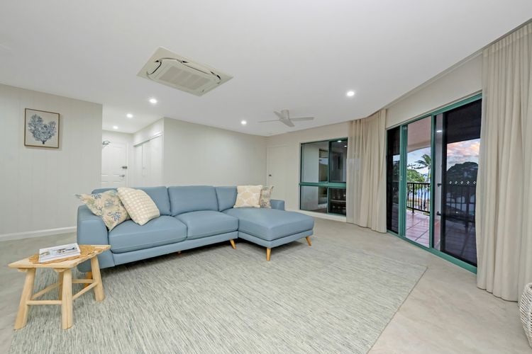 Living room image 3