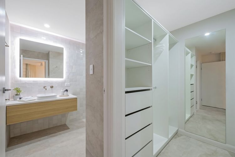 Full bathroom 2 image 1
