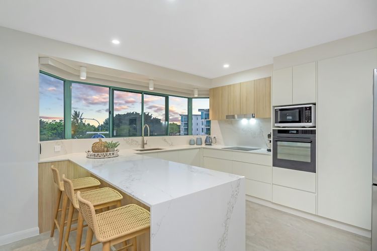 Full kitchen image 1