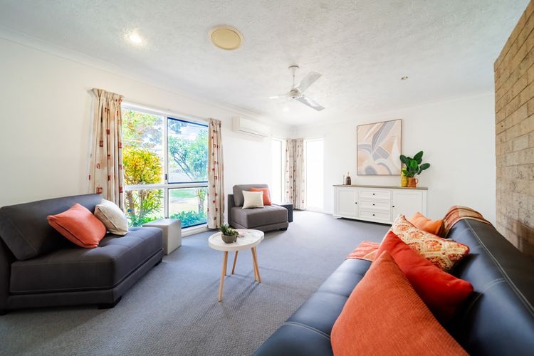 Living room image 5