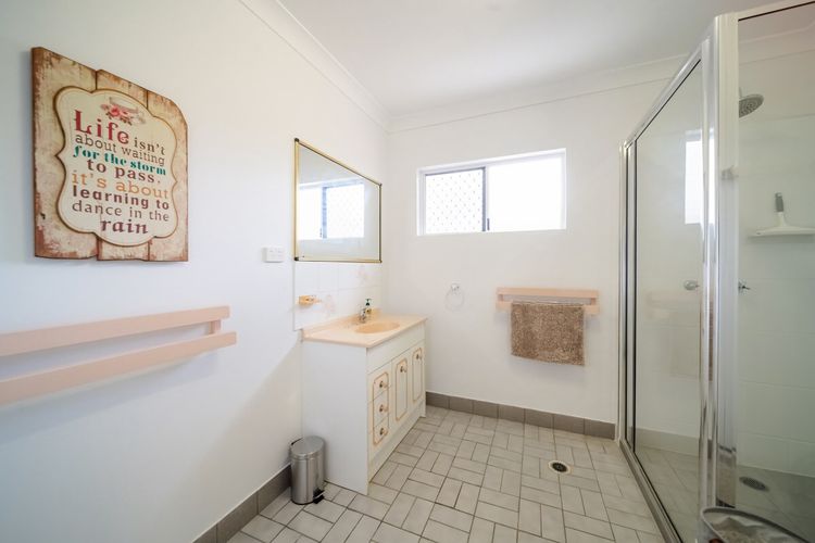 Full bathroom 2 image 1