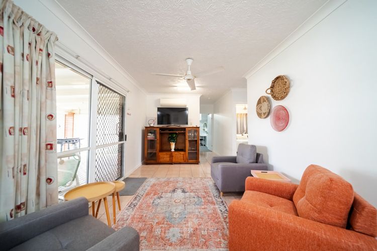 Living room image 3
