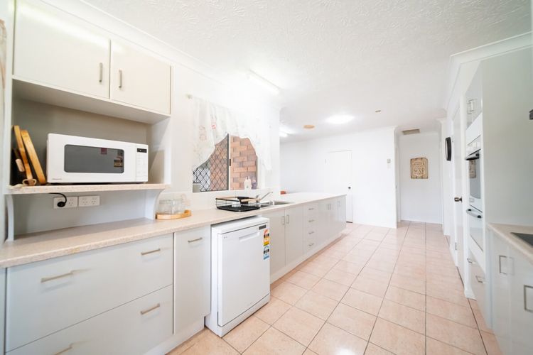 Full kitchen image 1