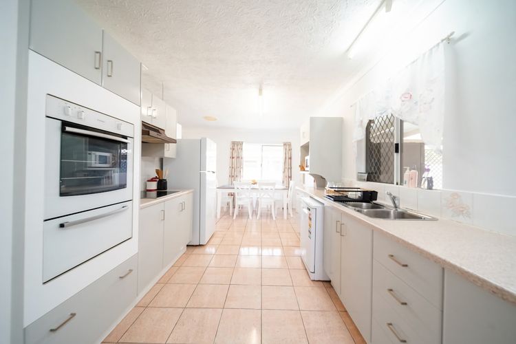 Full kitchen image 2