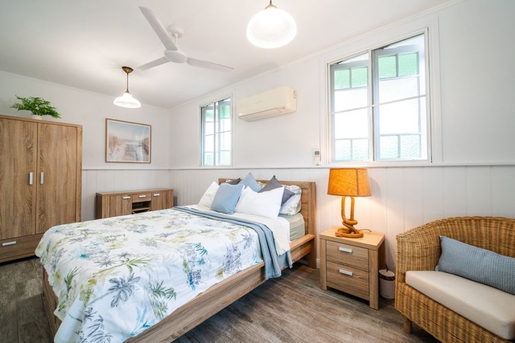 Tropical getaway 10 min to city Vacation Home in Hermit Park
