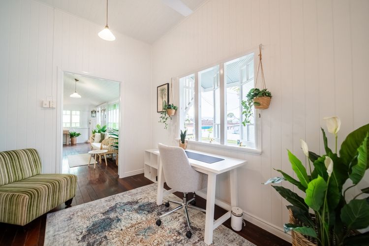 Tropical getaway 10 min to city Vacation Home in Hermit Park