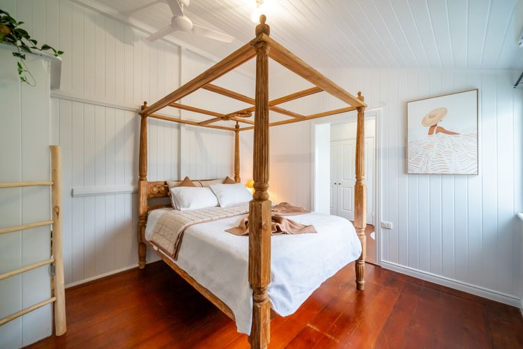 Tropical getaway 10 min to city Vacation Home in Hermit Park
