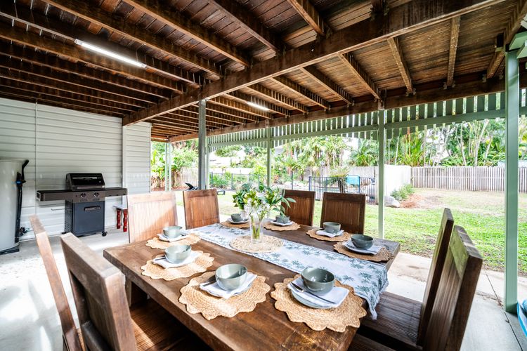 Tropical getaway 10 min to city Vacation Home in Hermit Park