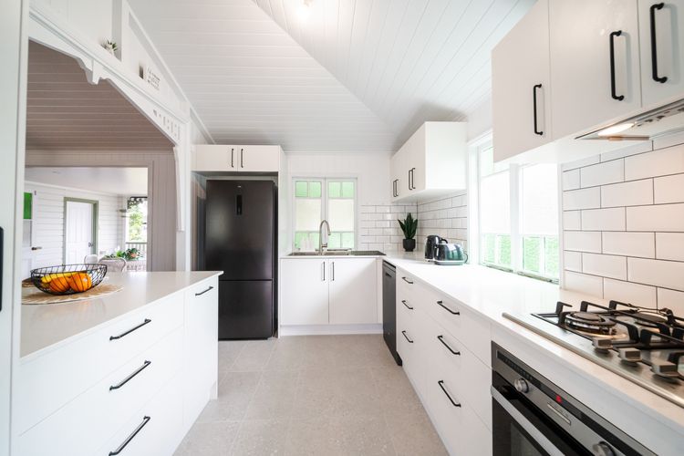Tropical getaway 10 min to city Vacation Home in Hermit Park