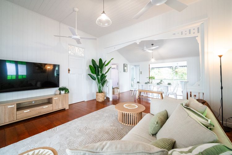 Tropical getaway 10 min to city Vacation Home in Hermit Park