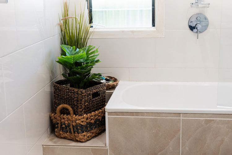 Full bathroom 1 image 1