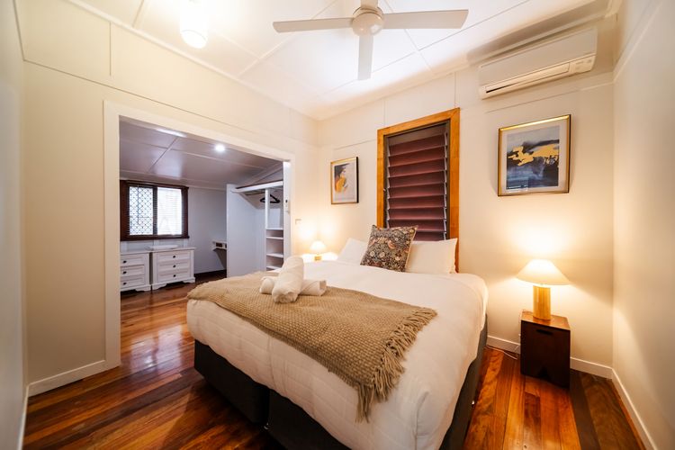 Bedroom 1 image 2