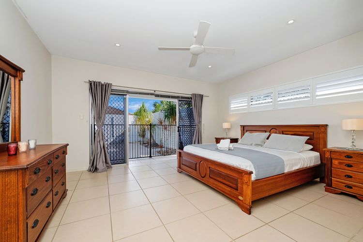 Bedroom 1 image 1